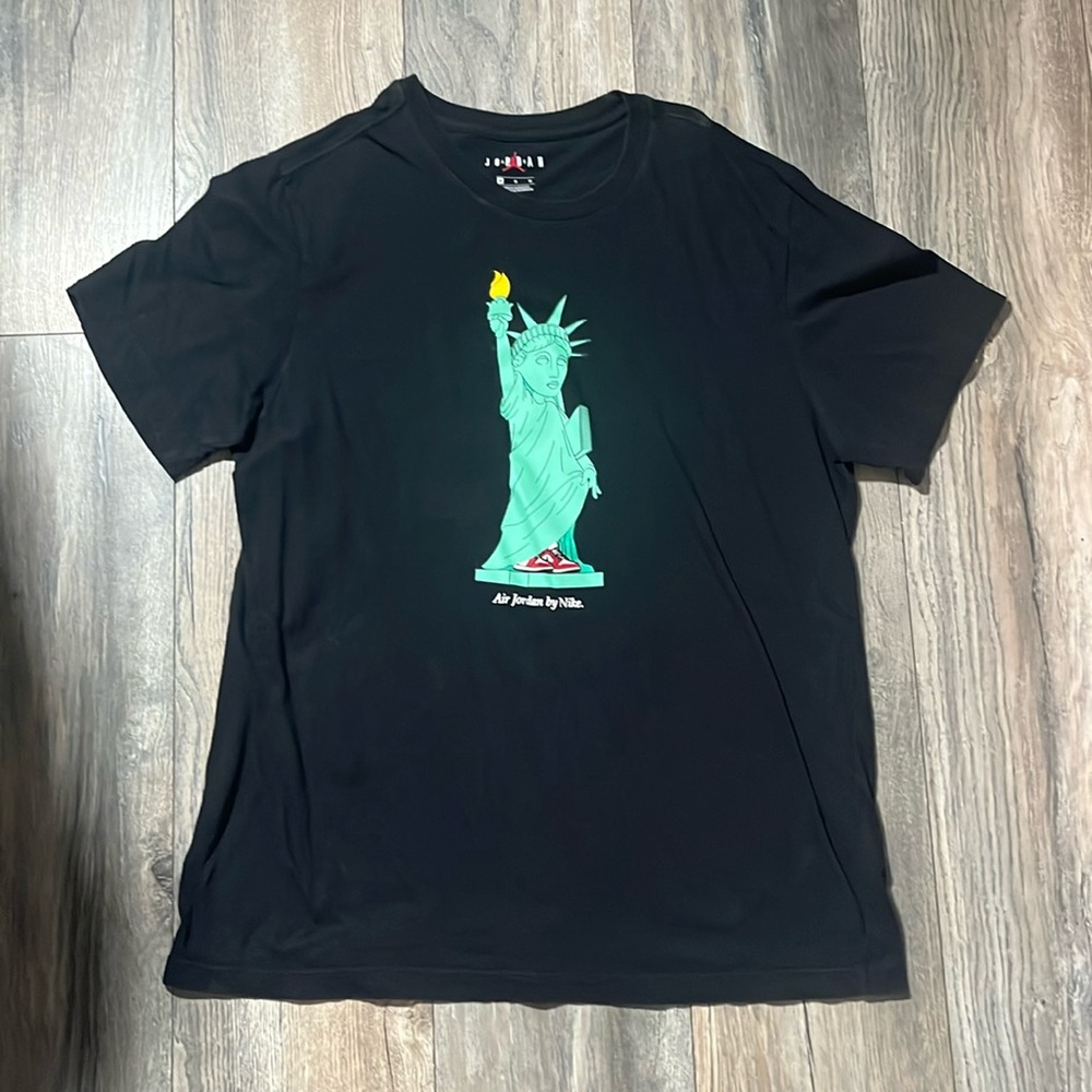 nike statue of liberty tee